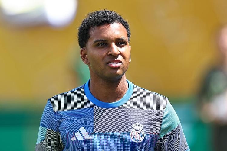 记者:曼联仍想签更多边锋 他们有意引进罗德里戈 记者:曼联仍想签更多边锋 他们有意引进罗德里戈